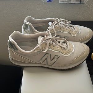 New balance tennis shoes